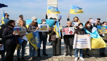 İzmir'de Ukraynalılardan 'savaşa hayır' eylemi!