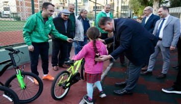 Karşıyaka’da çocuklar hayallerindeki bisikletlere kavuştu