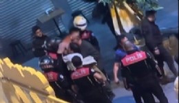 İzmir'de kavgaya müdahale eden polislere saldırdı: O anlar kameraya yansıdı