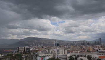 İzmir'de yağmur bulutları kenti kapladı