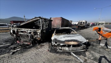 İzmir’de feci kaza: 3 araç küle döndü