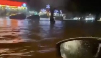 Antalya’da fırtına etkili oldu, sağanak yolları göle çevirdi