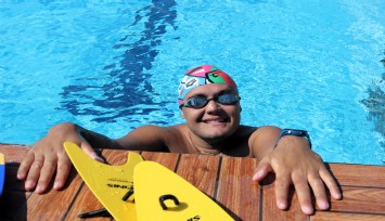 İzmir'de otizmli yüzücü Tuna'nın sıradaki hedefi Manş Denizi'ni geçmek