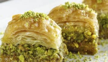 Zehirli baklava yedirdi!