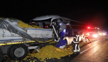 Yolcu otobüsü TIR'a arkadan çarptı: 1 ölü, 21 yaralı