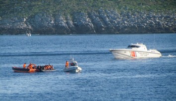 Çeşme açıklarında 24 göçmen kurtarılırken, 50 göçmen de yakalandı