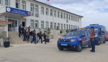 Çeşme İlçe Jandarma Komutanlığı 1 haftada 7 göçmen kaçakçısını suçüstü yakaladı