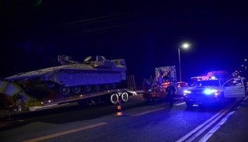 Gazze sınırına sevkiyat gece gündüz sürüyor