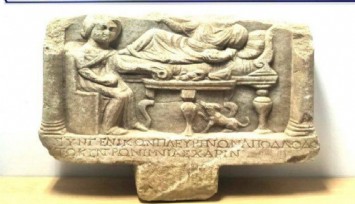 Denizli'de Roma dönemine ait mezar steli ele geçirildi
