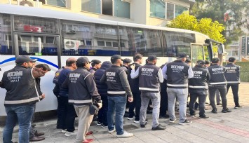 İzmir'de FETÖ’ye kıskaç: 84 kişi adliyede