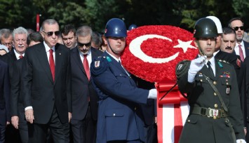 Devlet erkanı Atatürk'ün huzurunda