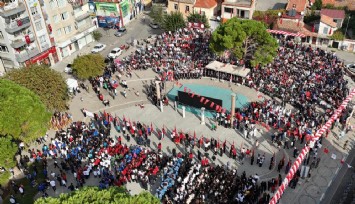 İzmir’in ilçelerinde Cumhuriyet coşkusu