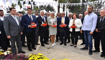 Ödemişli üreticiye küçükbaş hayvan ve yem bitkisi tohumu dağıtıldı