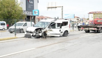 Pamukkale'de karşı şeride geçen araç dehşet saçtı: 8 yaralı