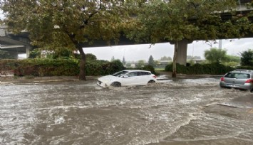 İzmir'i sağanak vurdu!