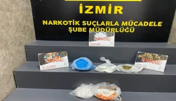 İzmir'de durdurulan araçtan 2 kiloya yakın kokain ele geçirildi