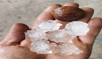 İzmir’de çatının uçma anı böyle görüntülendi