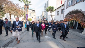 İzmir’de selzedelere ilk destek ödemesi yapıldı