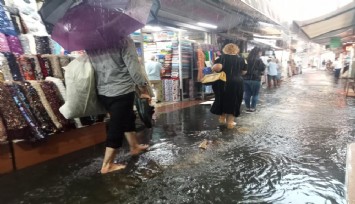 İzmir'i sağanak vurdu