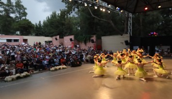 Bornovalı sanatseverler yağmura aldırmadı