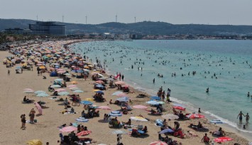 Tatilciler bayramın ikinci gününde de Çeşme’ye akın etti