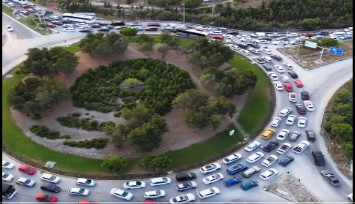 Çeşme’de oteller de trafik de yüzde 100 doldu: 50 binlik nüfus 1 milyonu aştı