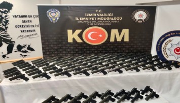 İzmir'de ruhsatsız silah deposuna baskın