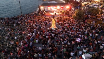 Kuşadası Sokak Festivali renkli bir açılışla başladı