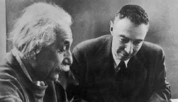 Oppenheimer ve Einstein'ın karmaşık ilişkisi