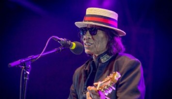 Bir şarkının peşinden gitti, müzik işçisi Sixto Rodriguez