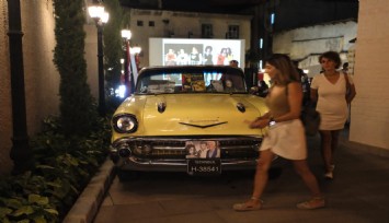 Göksel Arsoy’un 1957 model Chevrolet’si Sanathane’de sergilendi