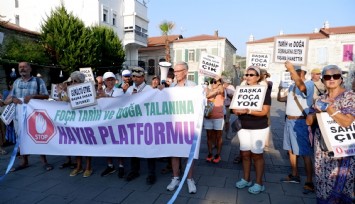 Foça'da deniz ve kıyı kirliliği protestosu