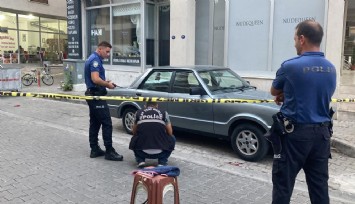 İzmir’de husumetlisini başından vurdu