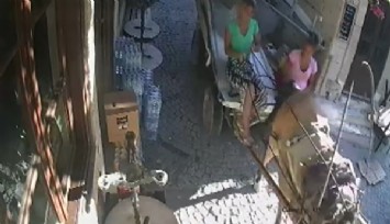 Turizm merkezi Alaçatı'da at arabasıyla hırsızlık kameraya yansıdı