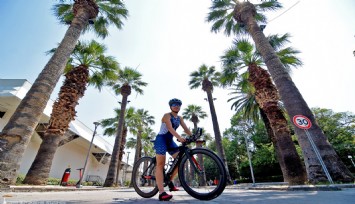 İzmir’in 'Demir Lady'si İtalya’dan madalyayla döndü