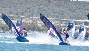 Alaçatı Wind Fest’’te Alaçatı’nın rüzgarı çocuk ve gençler için esmeye devam ediyor