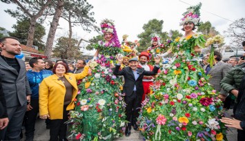 Karaburun'un mis kokulu festivali 6. kez başladı