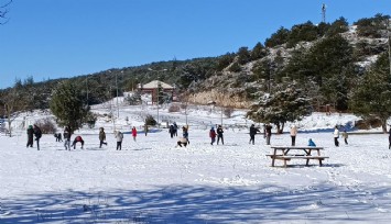 Spil'e kar yağdı, İzmirliler kar keyfi yaptı