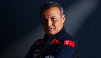 Türkiye'nin ilk astronotu Alper Gezeravcı'nın uzay yolculuğu yarına ertelendi