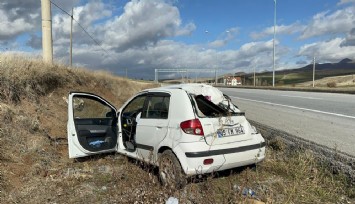 Yolda uçan poşet kazaya neden oldu, 3 yaralı