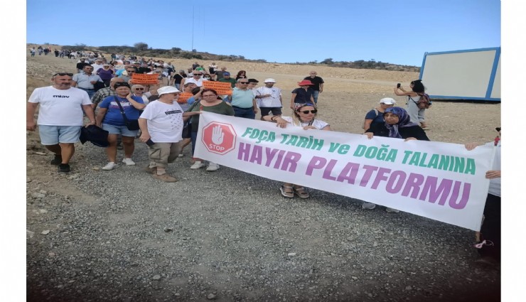 Foça Tarih ve Doğa Talanına Hayır Platformu'ndan Yenifoça'da Protesto Eylemi gerçekleştirdi