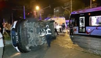 Samsun’da tramvay ile ambulans çarpıştı: 4 sağlık çalışanı yaralandı