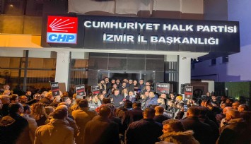 CHP İzmir 6 Şubat'ı andı: 4.17'de saygı duruşunda bulundular