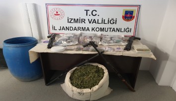 İzmir'de jandarmadan uyuşturucu baskını, 2 gözaltı