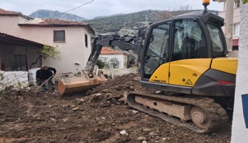 Karaburun Cumhuriyet Caddesi atık su hattına kavuştu