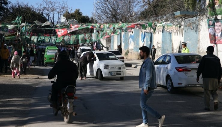 Pakistan’da seçimleri, İmran Han destekli bağımsızlar ilk sırada tamamladı