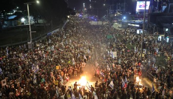 İsrail'de tepkiler büyüyor: Binlerce kişi sokağa döküldü