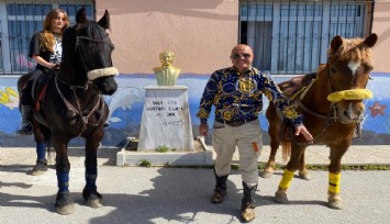 İzmir'de bir seçmen sandığa atıyla gitti