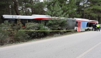 İzmir’de yolcuların olduğu belediye otobüsüne tır çarptı: 1 ölü, 4 yaralı