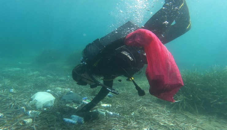 Daha sezon başlamadan denizlerde üzen kirlilik: Bodrum'n o ilçesinde denizden 2.5 ton çöp çıkarıldı